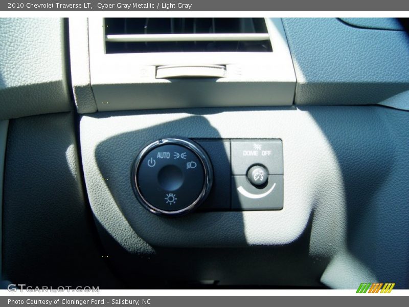Cyber Gray Metallic / Light Gray 2010 Chevrolet Traverse LT