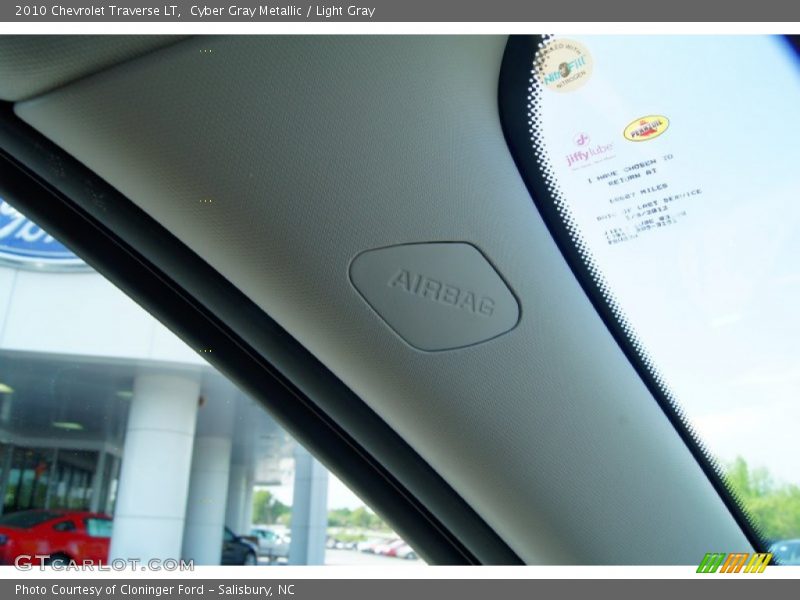 Cyber Gray Metallic / Light Gray 2010 Chevrolet Traverse LT