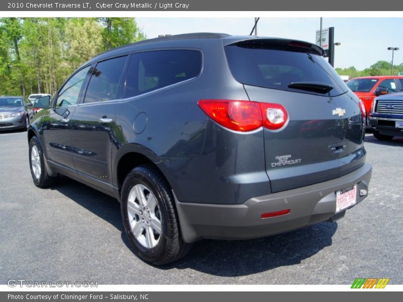 Cyber Gray Metallic / Light Gray 2010 Chevrolet Traverse LT