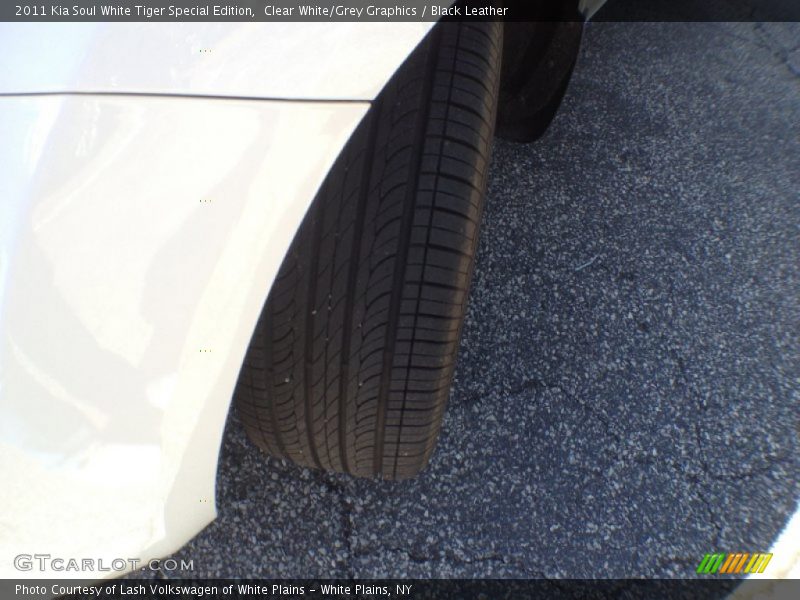Clear White/Grey Graphics / Black Leather 2011 Kia Soul White Tiger Special Edition