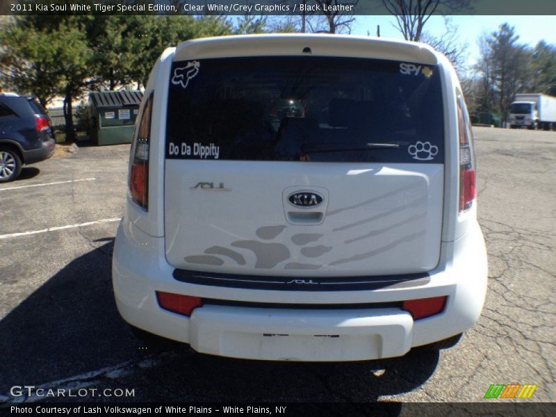 Clear White/Grey Graphics / Black Leather 2011 Kia Soul White Tiger Special Edition