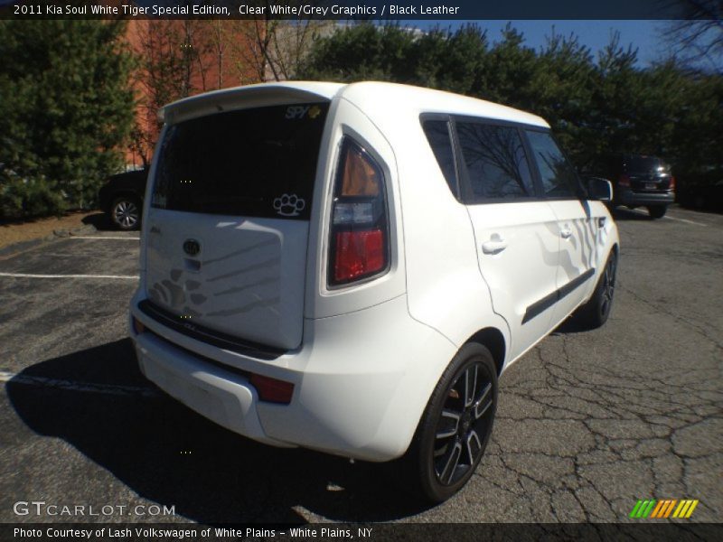 Clear White/Grey Graphics / Black Leather 2011 Kia Soul White Tiger Special Edition