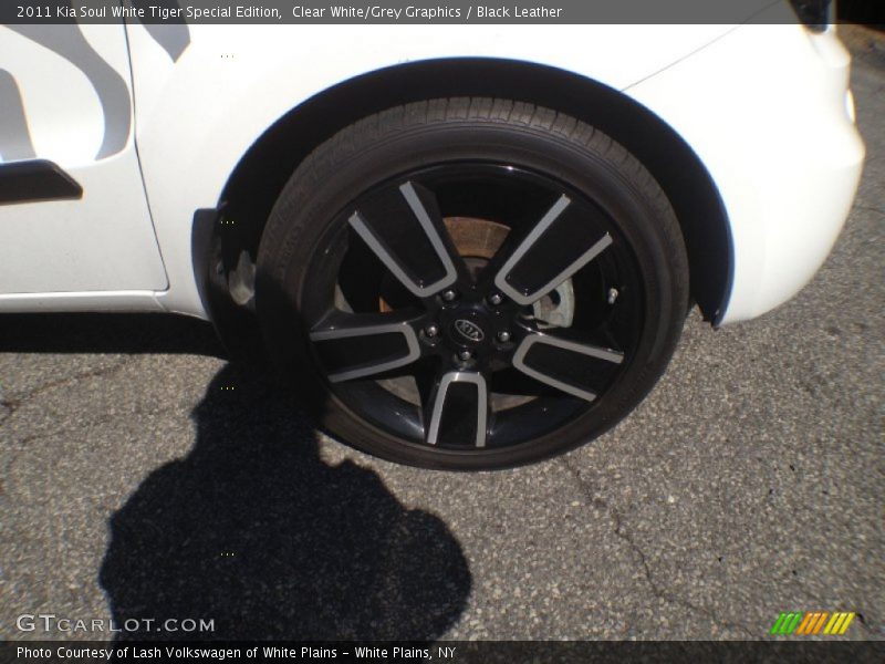 Clear White/Grey Graphics / Black Leather 2011 Kia Soul White Tiger Special Edition