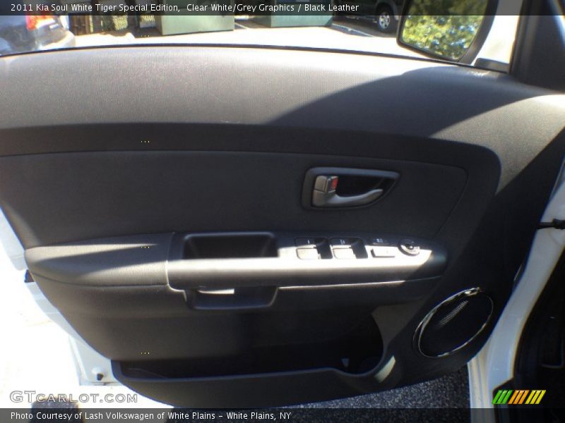 Clear White/Grey Graphics / Black Leather 2011 Kia Soul White Tiger Special Edition