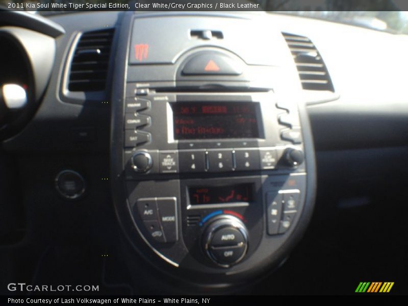 Clear White/Grey Graphics / Black Leather 2011 Kia Soul White Tiger Special Edition