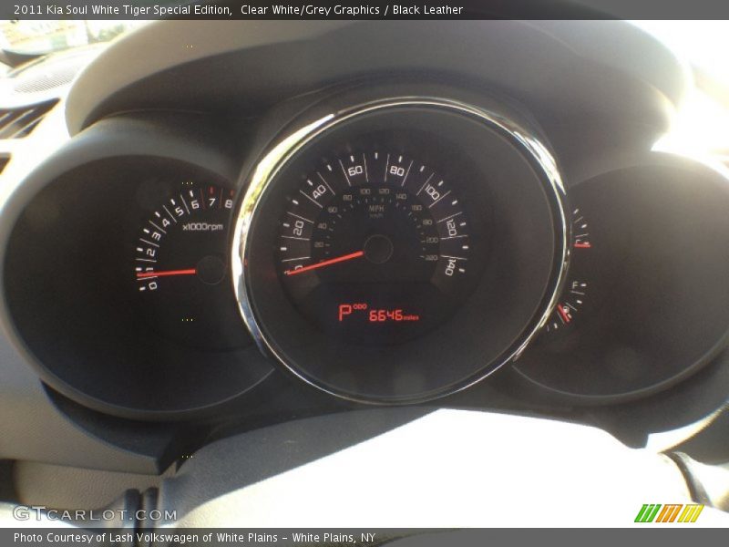 Clear White/Grey Graphics / Black Leather 2011 Kia Soul White Tiger Special Edition