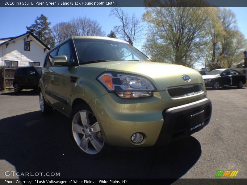 Alien Green / Sand/Black Houndstooth Cloth 2010 Kia Soul !