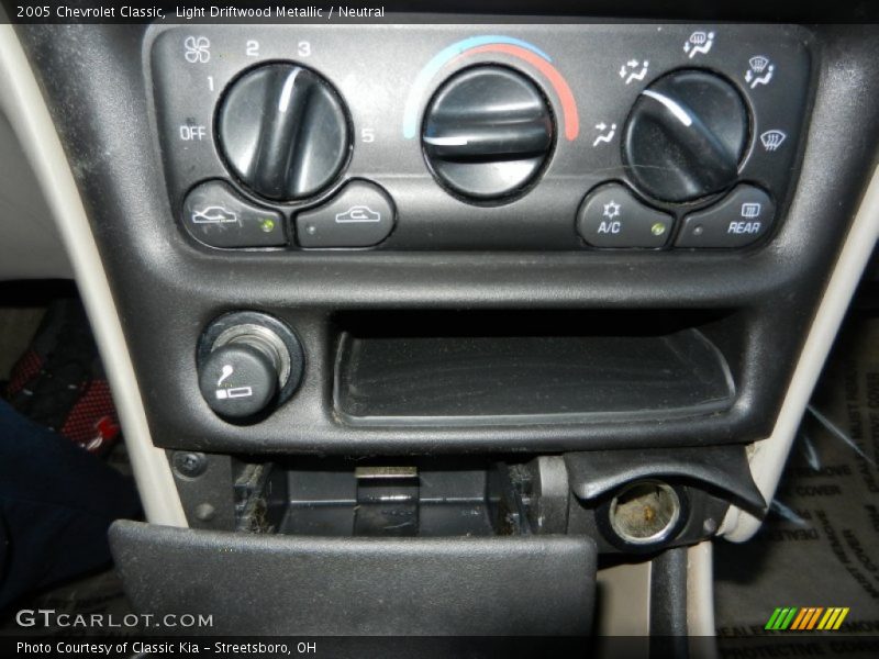 Light Driftwood Metallic / Neutral 2005 Chevrolet Classic