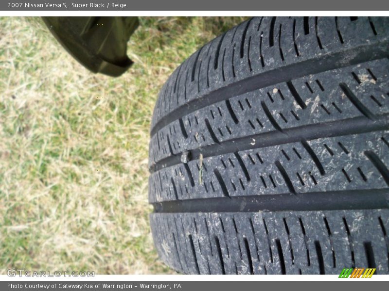 Super Black / Beige 2007 Nissan Versa S