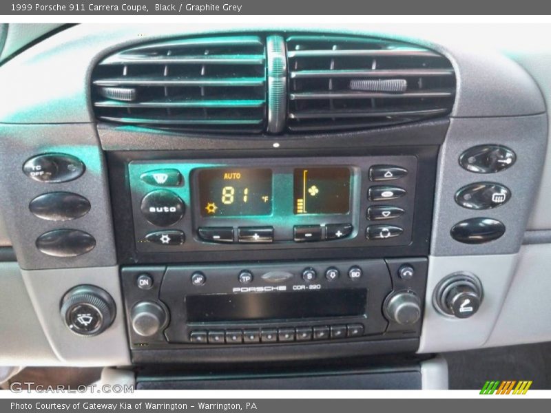 Controls of 1999 911 Carrera Coupe