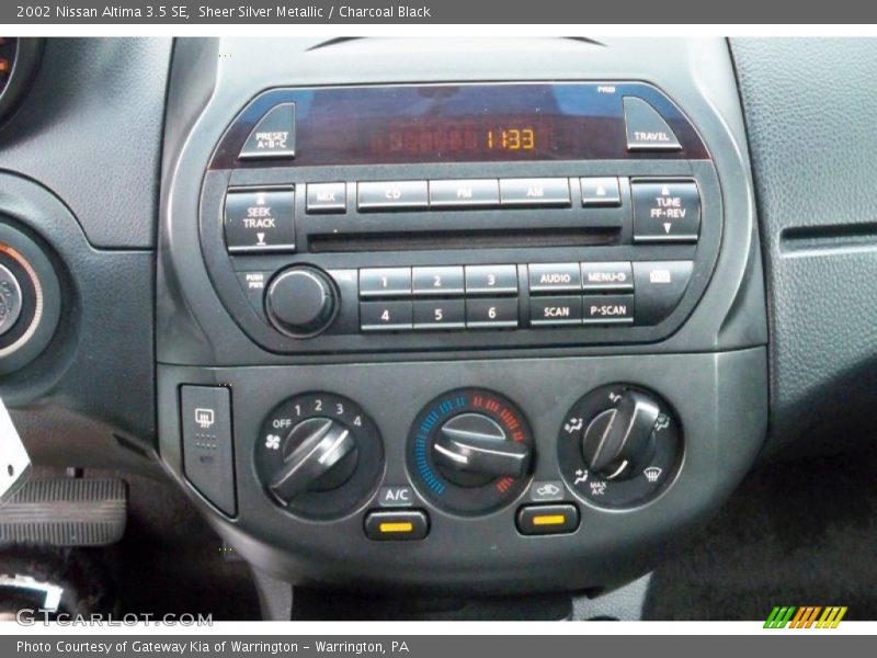 Sheer Silver Metallic / Charcoal Black 2002 Nissan Altima 3.5 SE