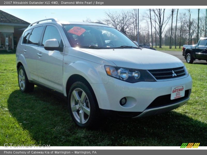 Diamond White Pearl / Beige 2007 Mitsubishi Outlander XLS 4WD