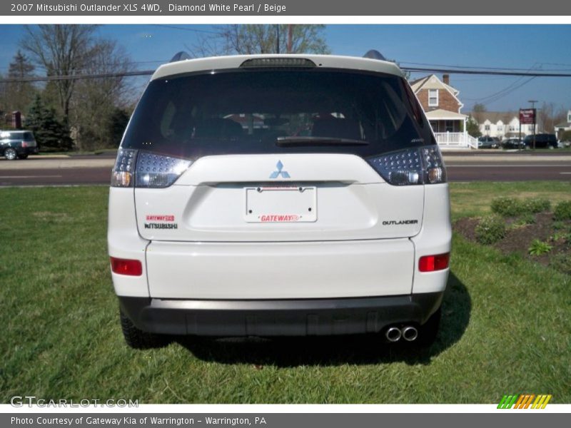 Diamond White Pearl / Beige 2007 Mitsubishi Outlander XLS 4WD