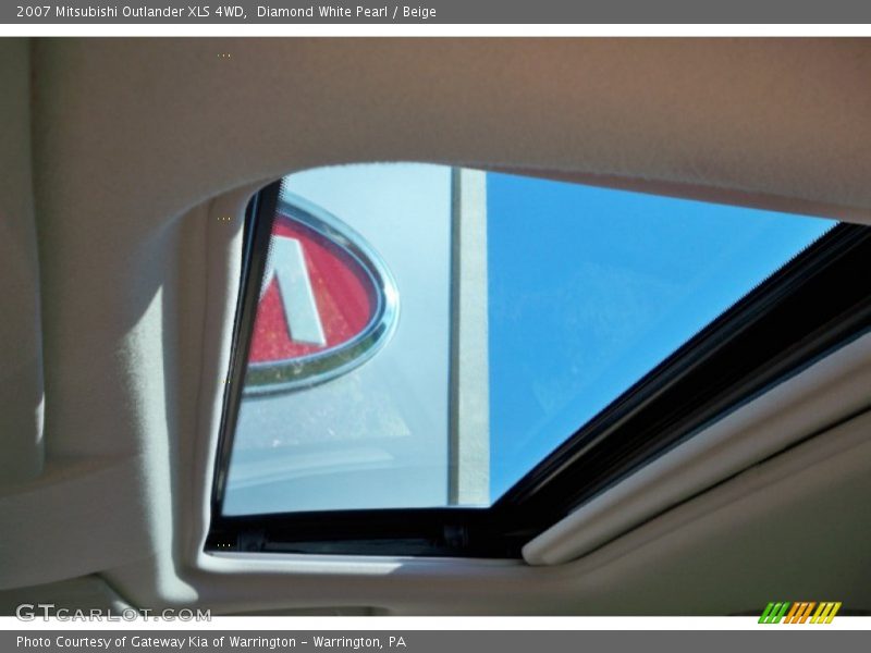 Diamond White Pearl / Beige 2007 Mitsubishi Outlander XLS 4WD