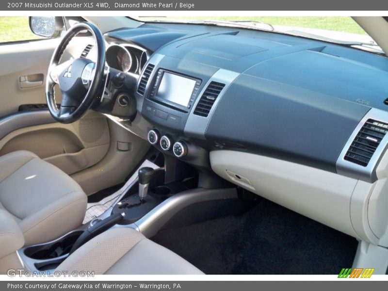 Diamond White Pearl / Beige 2007 Mitsubishi Outlander XLS 4WD