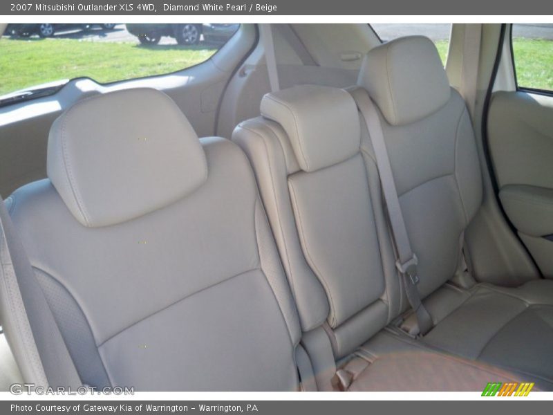 Diamond White Pearl / Beige 2007 Mitsubishi Outlander XLS 4WD