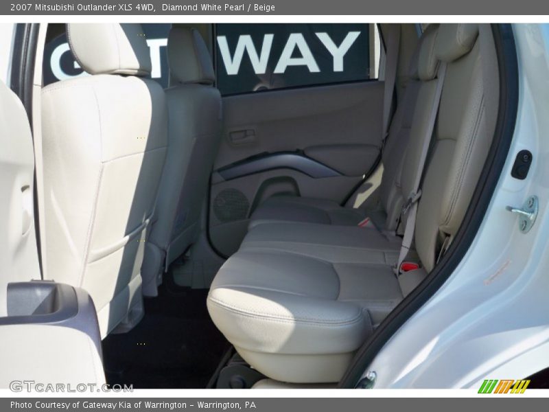 Diamond White Pearl / Beige 2007 Mitsubishi Outlander XLS 4WD