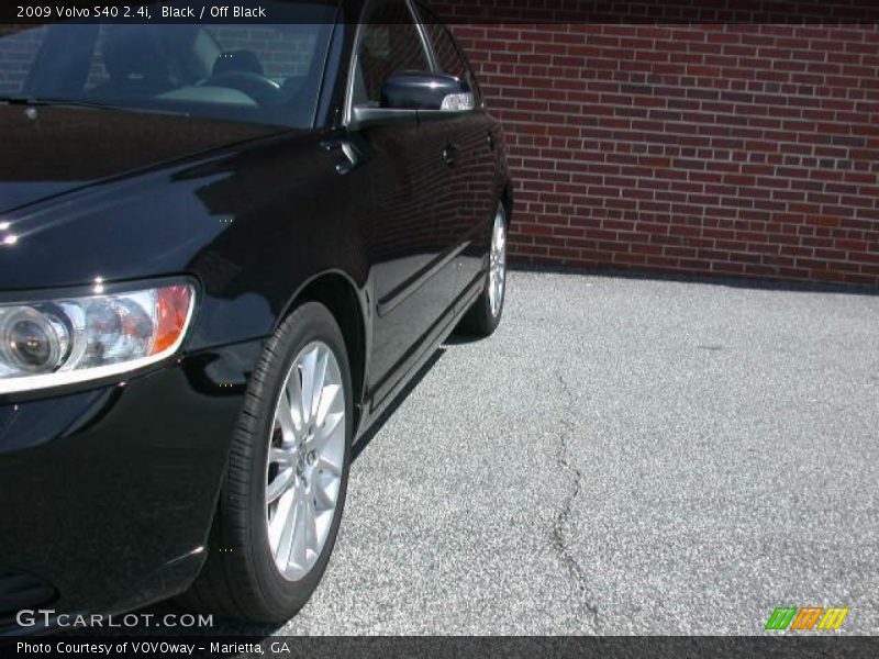 Black / Off Black 2009 Volvo S40 2.4i