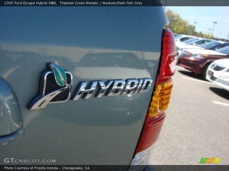  2005 Escape Hybrid 4WD Logo