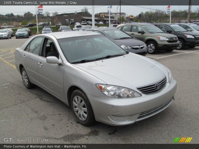 Front 3/4 View of 2005 Camry LE