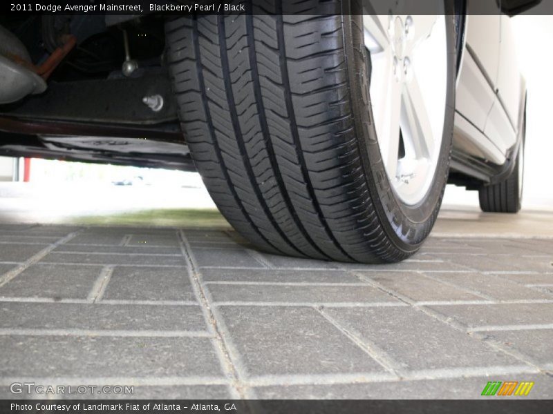 Blackberry Pearl / Black 2011 Dodge Avenger Mainstreet