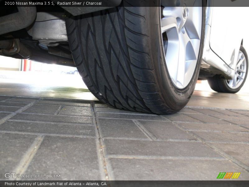 Radiant Silver / Charcoal 2010 Nissan Maxima 3.5 S