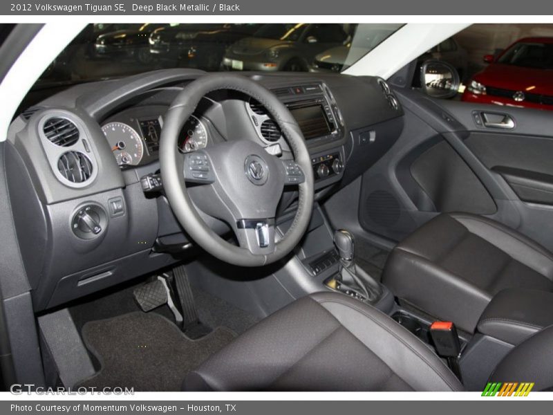 Deep Black Metallic / Black 2012 Volkswagen Tiguan SE