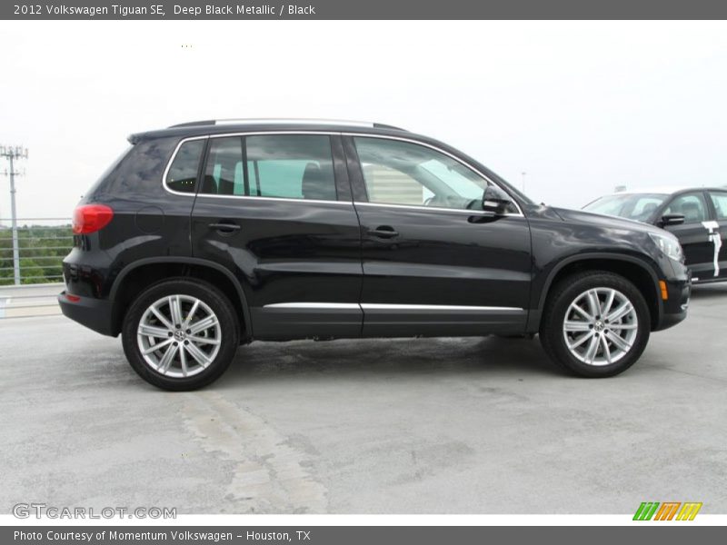 Deep Black Metallic / Black 2012 Volkswagen Tiguan SE