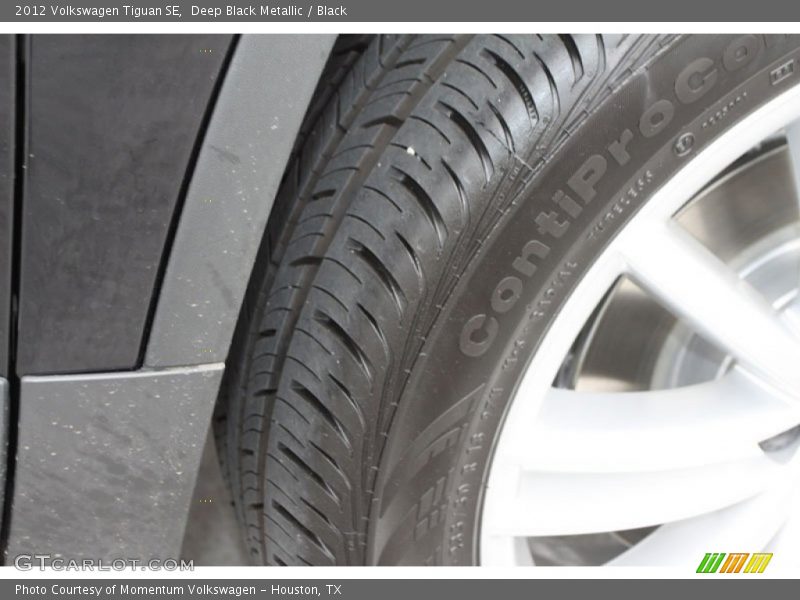 Deep Black Metallic / Black 2012 Volkswagen Tiguan SE