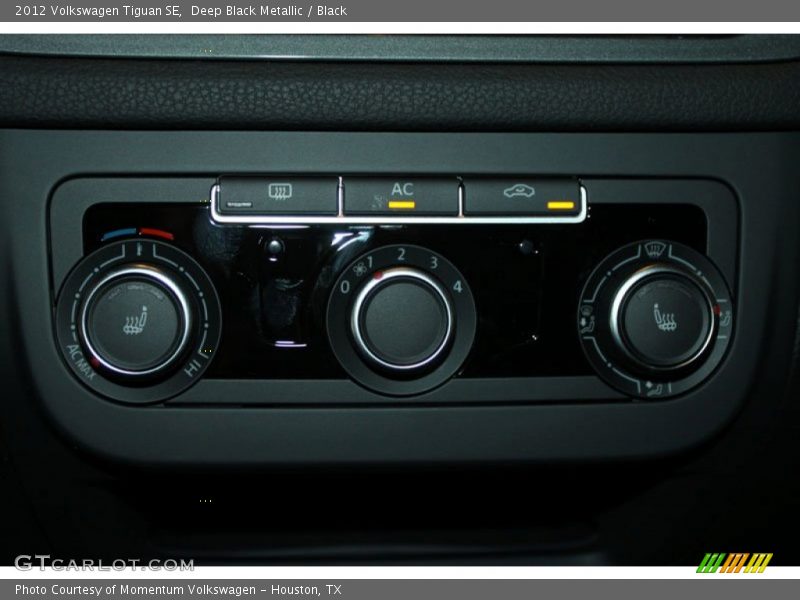 Deep Black Metallic / Black 2012 Volkswagen Tiguan SE