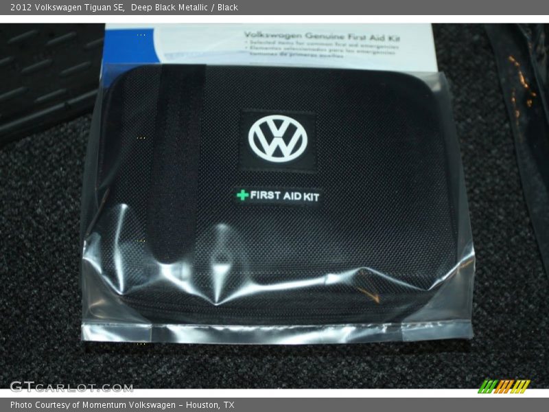 Deep Black Metallic / Black 2012 Volkswagen Tiguan SE