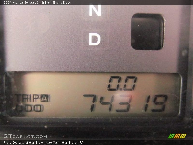 Brilliant Silver / Black 2004 Hyundai Sonata V6