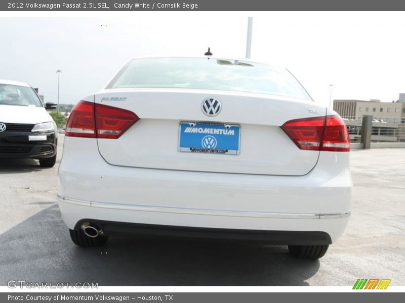 Candy White / Cornsilk Beige 2012 Volkswagen Passat 2.5L SEL