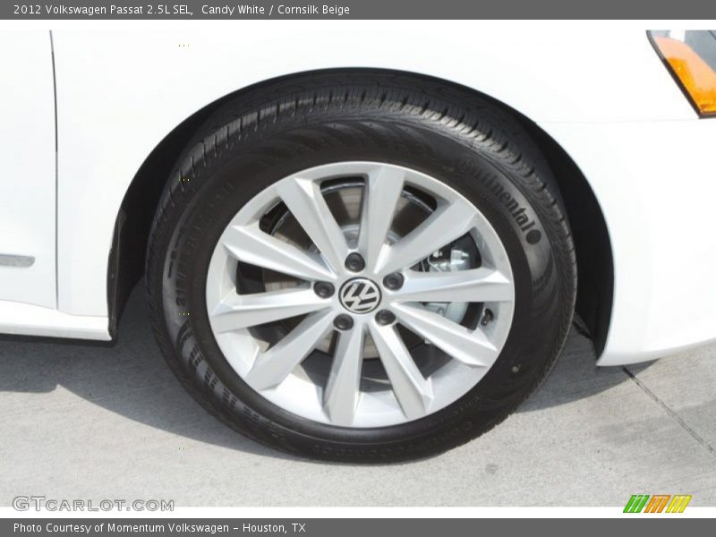 Candy White / Cornsilk Beige 2012 Volkswagen Passat 2.5L SEL