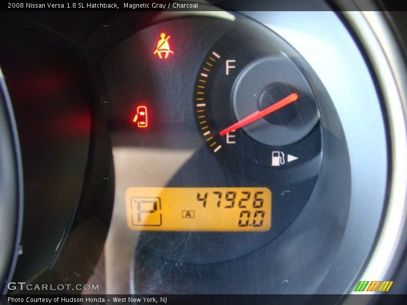 Magnetic Gray / Charcoal 2008 Nissan Versa 1.8 SL Hatchback