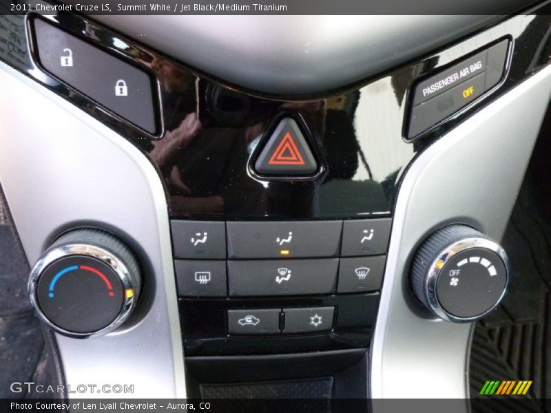 Summit White / Jet Black/Medium Titanium 2011 Chevrolet Cruze LS