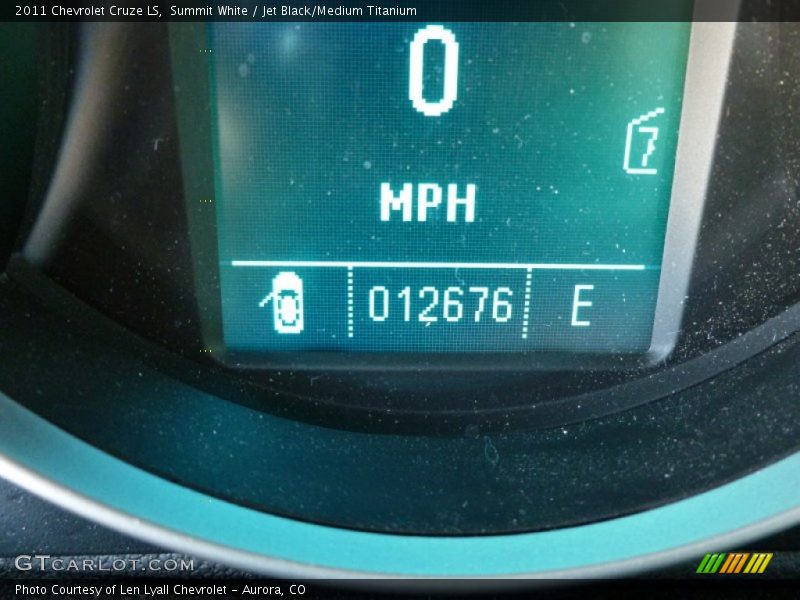 Summit White / Jet Black/Medium Titanium 2011 Chevrolet Cruze LS