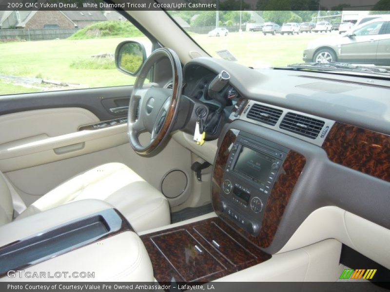 White Diamond Tricoat / Cocoa/Light Cashmere 2009 GMC Yukon Denali