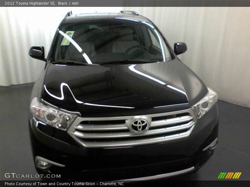Black / Ash 2012 Toyota Highlander SE