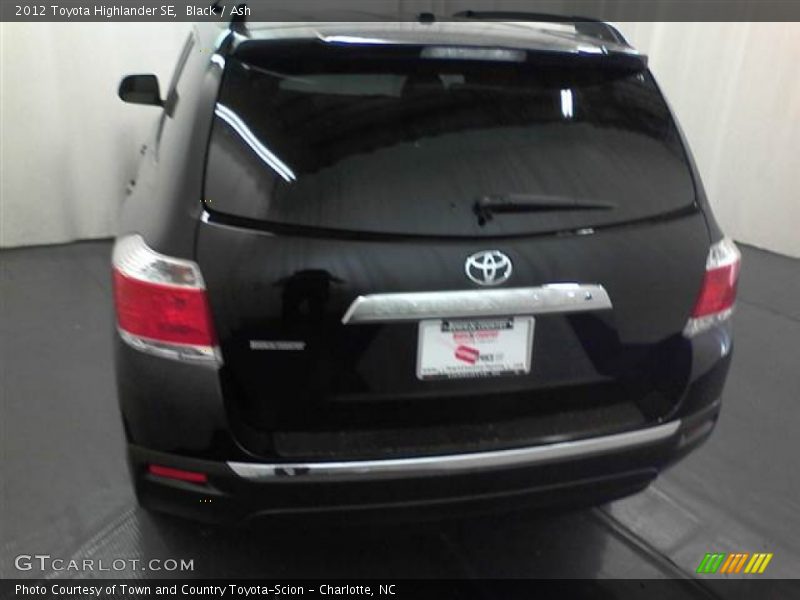 Black / Ash 2012 Toyota Highlander SE