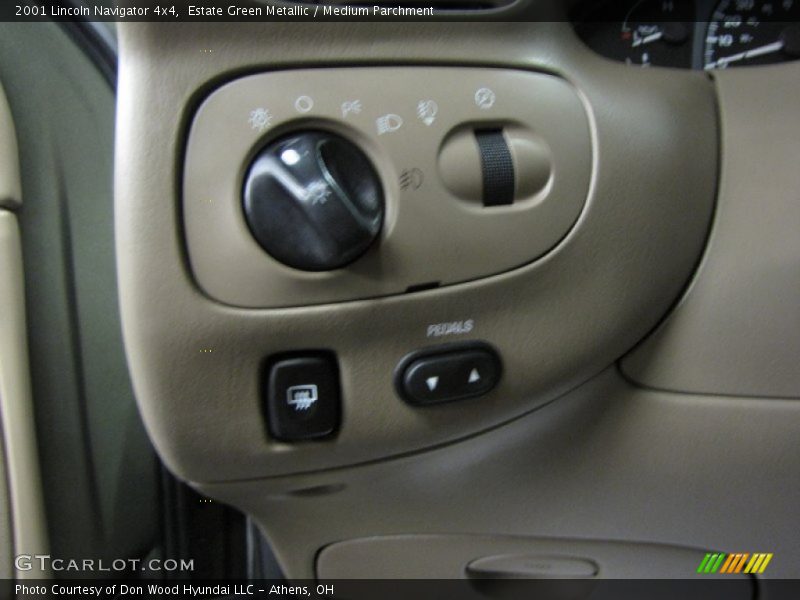 Estate Green Metallic / Medium Parchment 2001 Lincoln Navigator 4x4