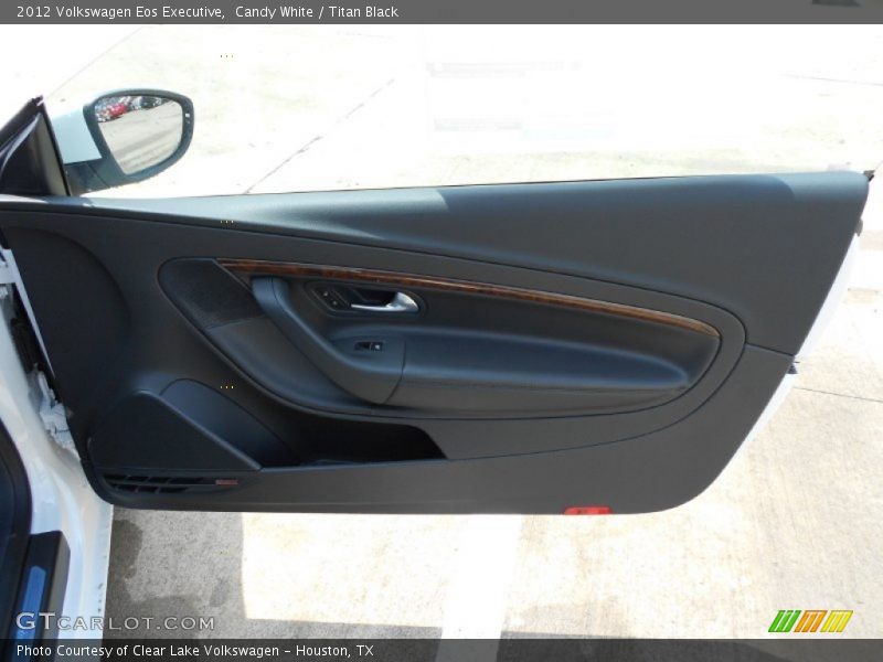 Candy White / Titan Black 2012 Volkswagen Eos Executive
