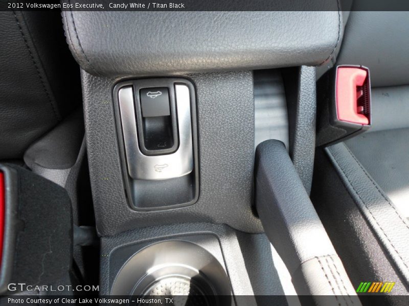 Candy White / Titan Black 2012 Volkswagen Eos Executive