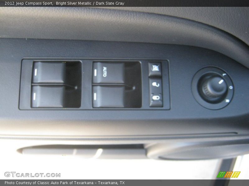 Bright Silver Metallic / Dark Slate Gray 2012 Jeep Compass Sport