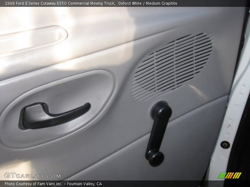 Oxford White / Medium Graphite 1999 Ford E Series Cutaway E350 Commercial Moving Truck