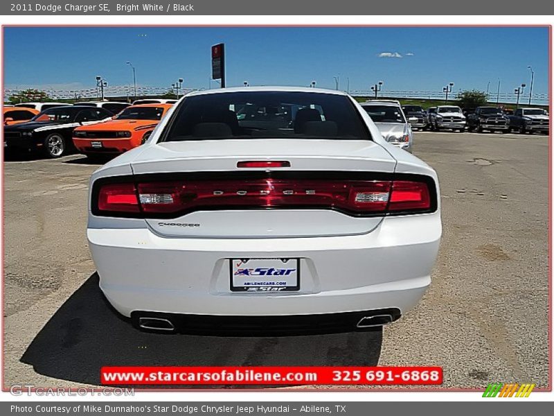Bright White / Black 2011 Dodge Charger SE