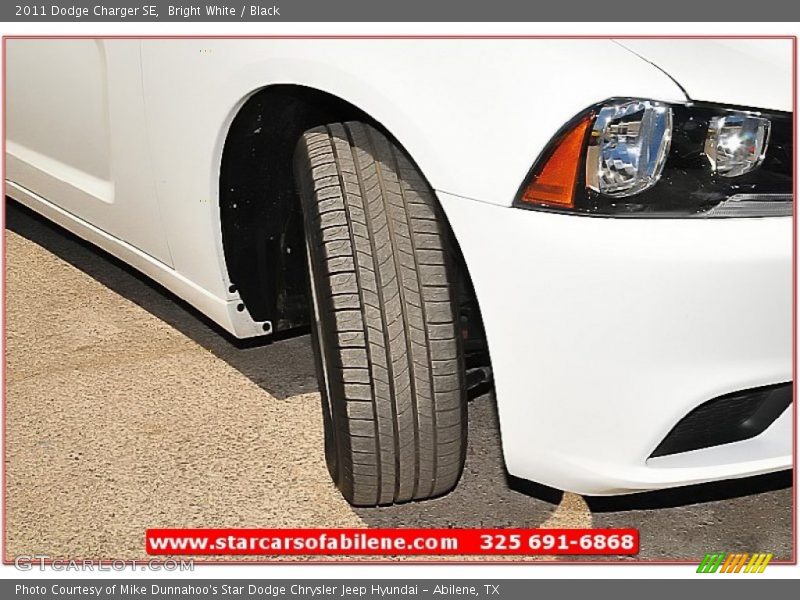 Bright White / Black 2011 Dodge Charger SE