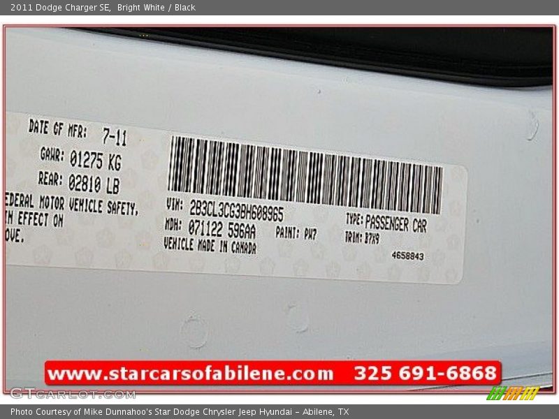 Bright White / Black 2011 Dodge Charger SE