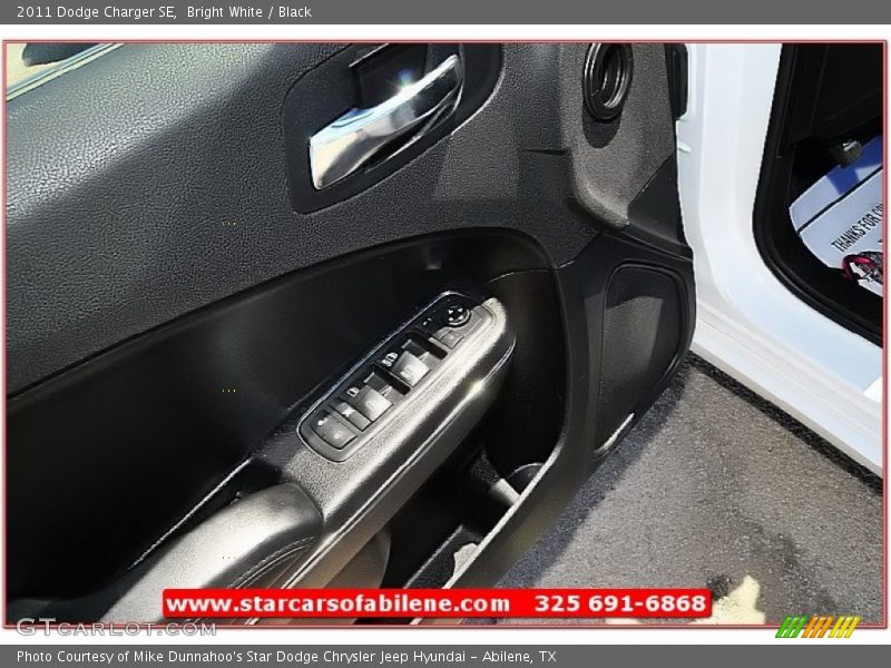 Bright White / Black 2011 Dodge Charger SE