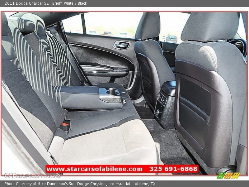 Bright White / Black 2011 Dodge Charger SE